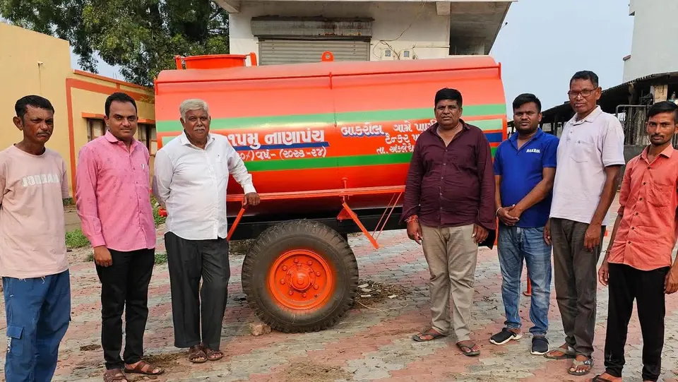 Water tanker with group