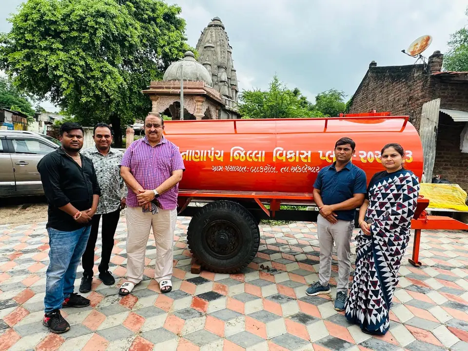 Water tanker with group