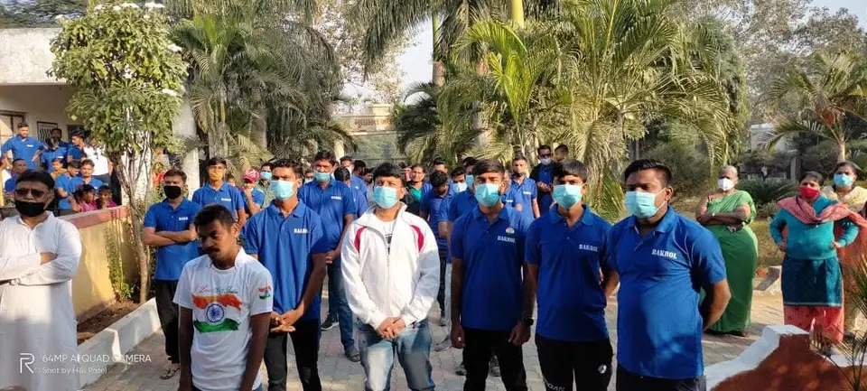 Group in blue t-shirts
