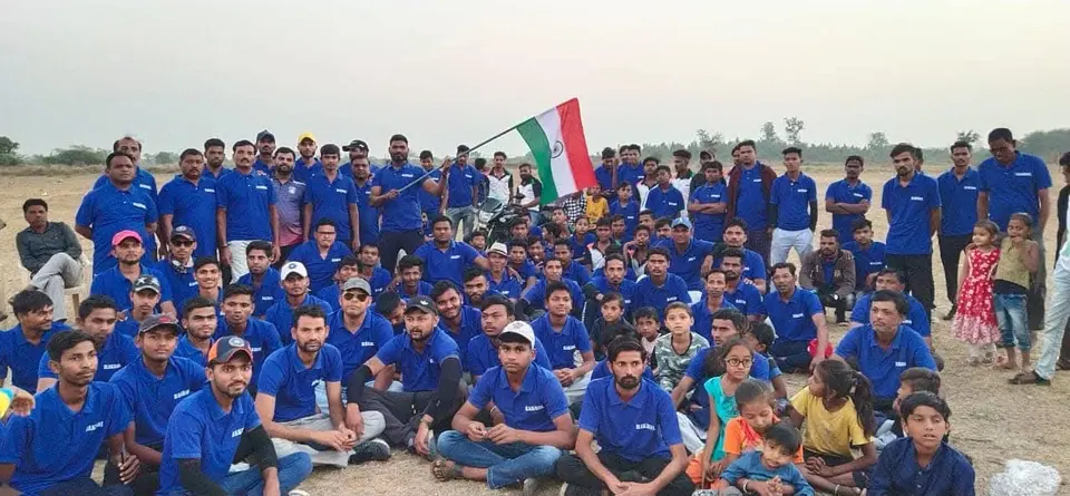 Large group in blue jerseys with tricolour