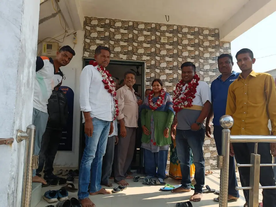 Garlanded group at building entrance