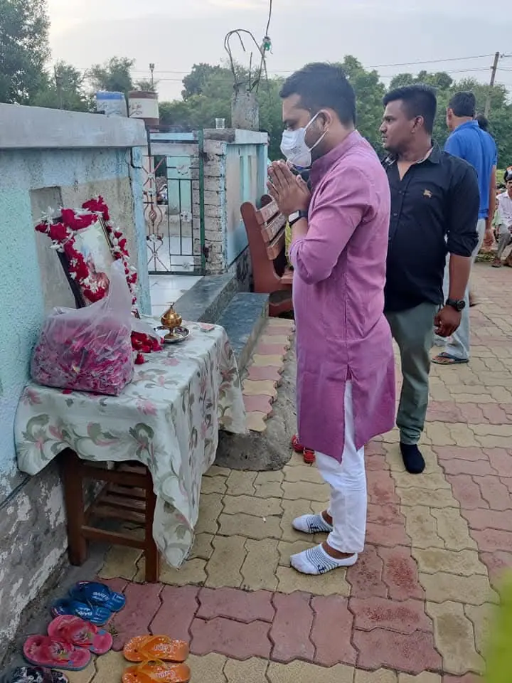 Tribute at memorial with photo and rose petals