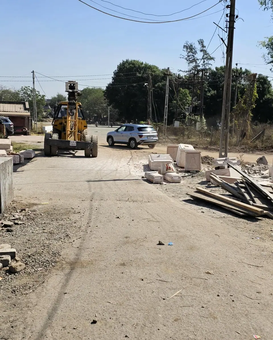 Road construction with roller