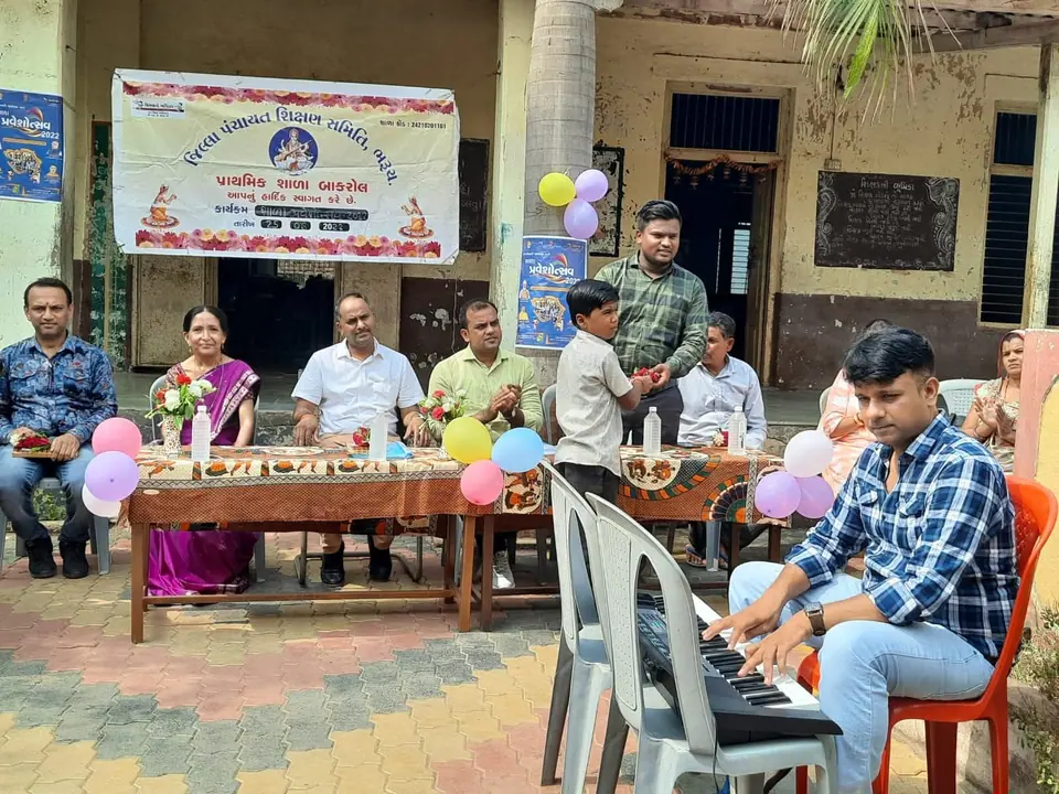 શાળામાં રાષ્ટ્રીય પર્વ અને વિતરણ કાર્યક્રમો